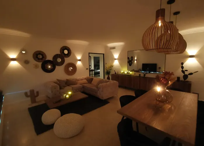 2 Bedrooms Seafront