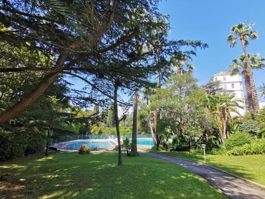 2 Bedrooms Seafront Appartement Cannes