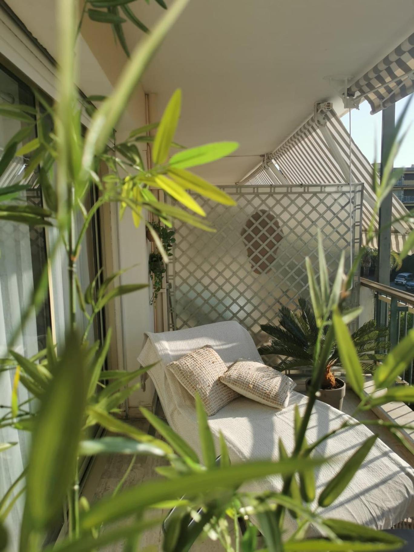 2 Bedrooms Seafront Appartement *