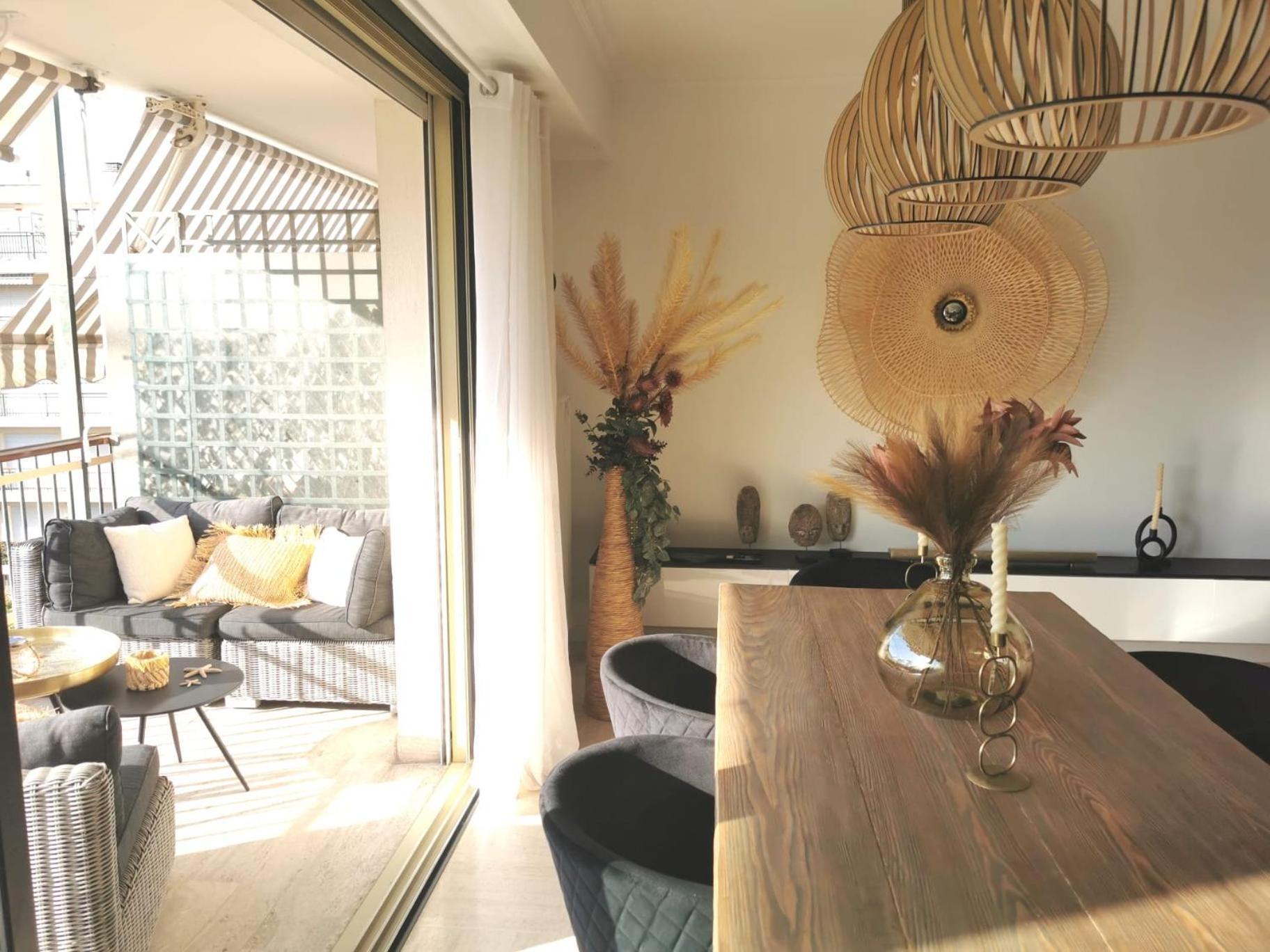 2 Bedrooms Seafront Appartement *