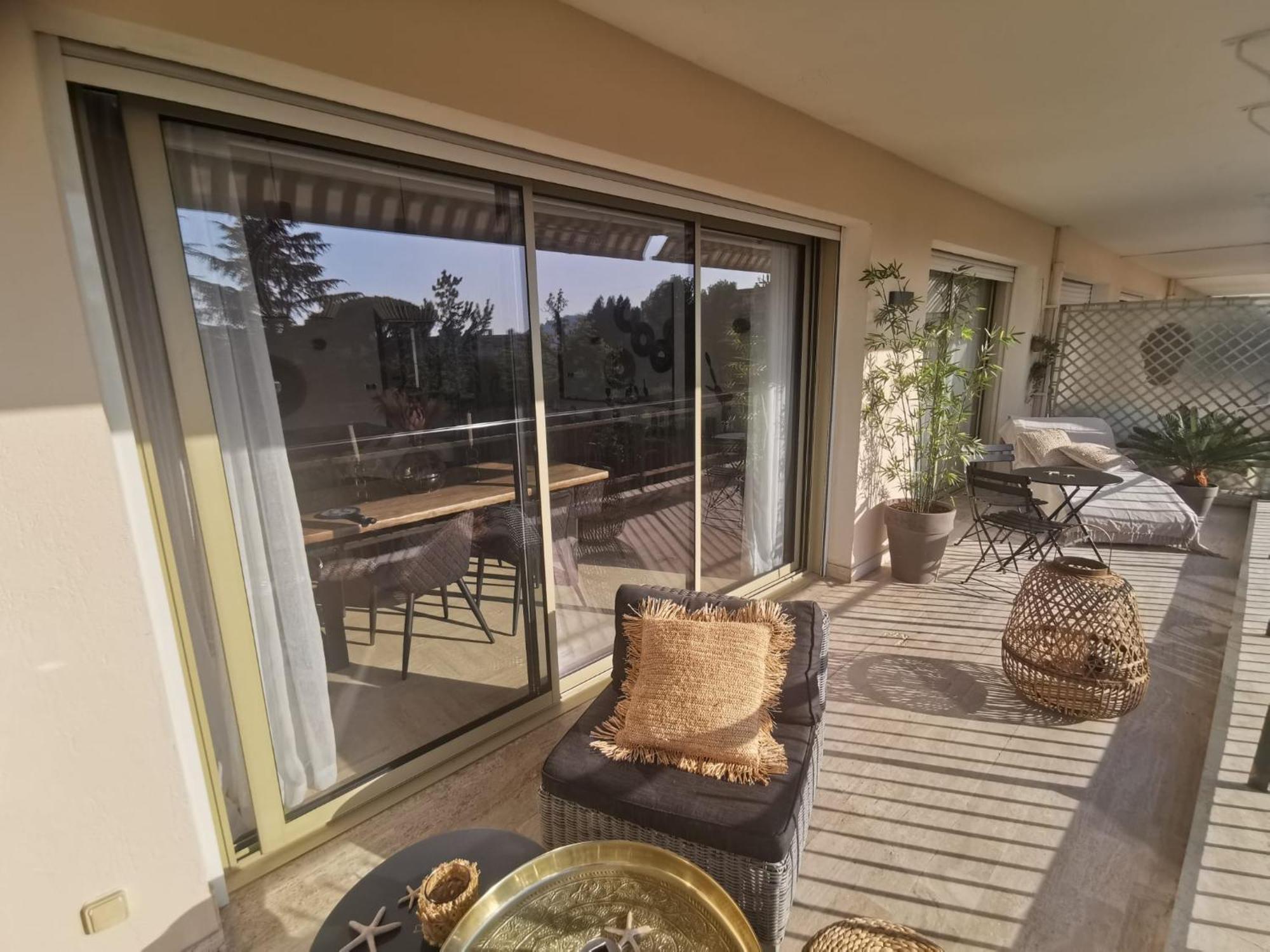 2 Bedrooms Seafront Appartement Cannes